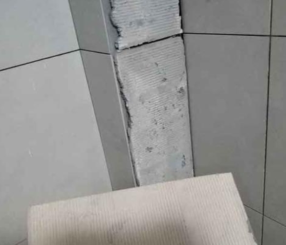 高邮瓷砖空鼓维修公司分享下厨房瓷砖脱落的补救措施。